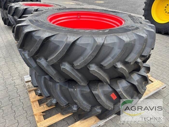Pirelli KR 520/85R42 Renkaat ja vanteet