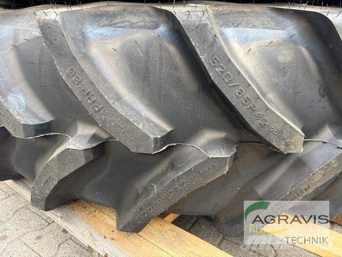 Pirelli KR 520/85R42 Renkaat ja vanteet