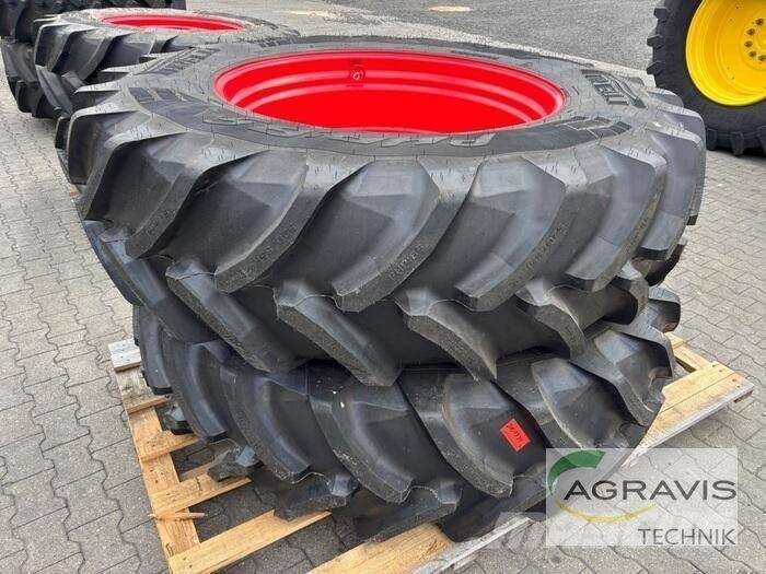 Pirelli KR 520/85R42 Renkaat ja vanteet