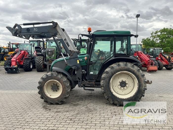 Valtra A 83 H Traktorit
