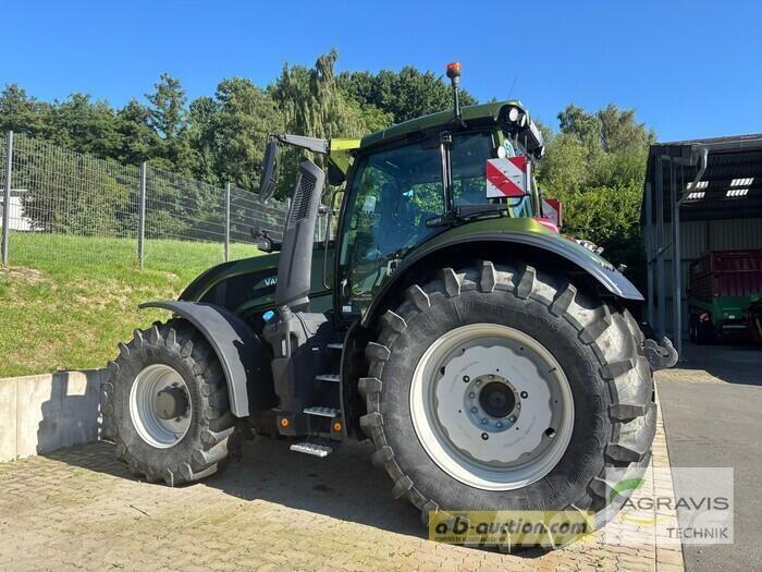 Valtra Q 285 1A9 Traktorit
