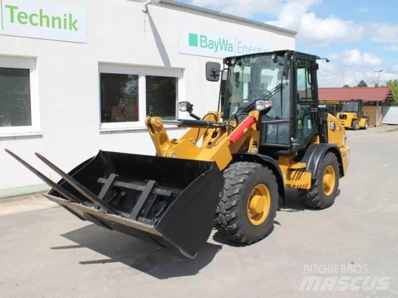 CAT 907 Pyöräkuormaajat