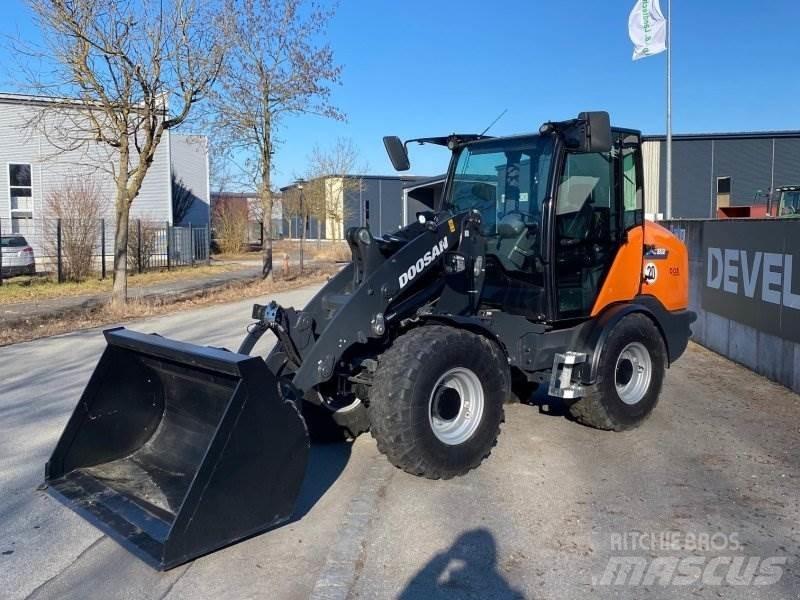 Doosan DL 80-7 Pyöräkuormaajat