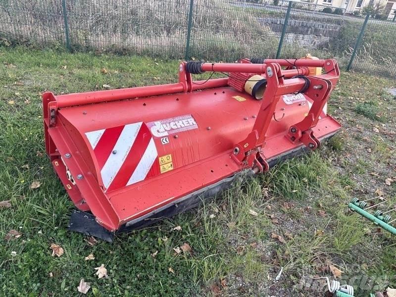 Dücker UM 30 Kompostin kääntökoneet