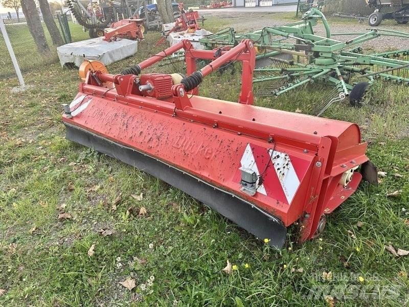 Dücker UM 30 Kompostin kääntökoneet