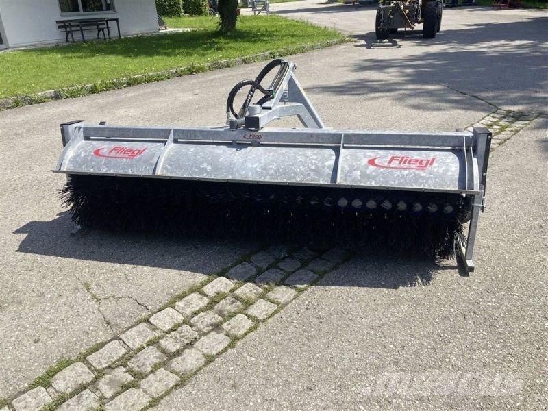 Fliegl TYP 700 Lakaisukoneet