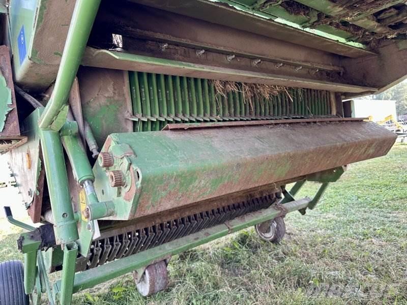 Krone 4 XL / GD Keräävät noukinvaunut ja silppurivaunut