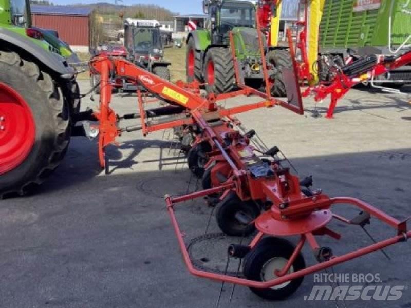 Kuhn GF 7702 Pöyhimet ja haravat