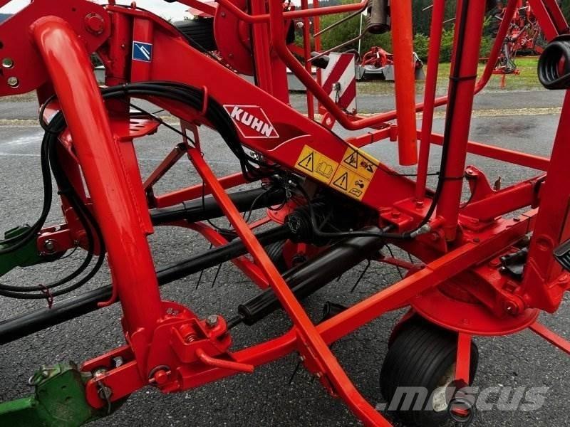 Kuhn GF 8702 Pöyhimet ja haravat