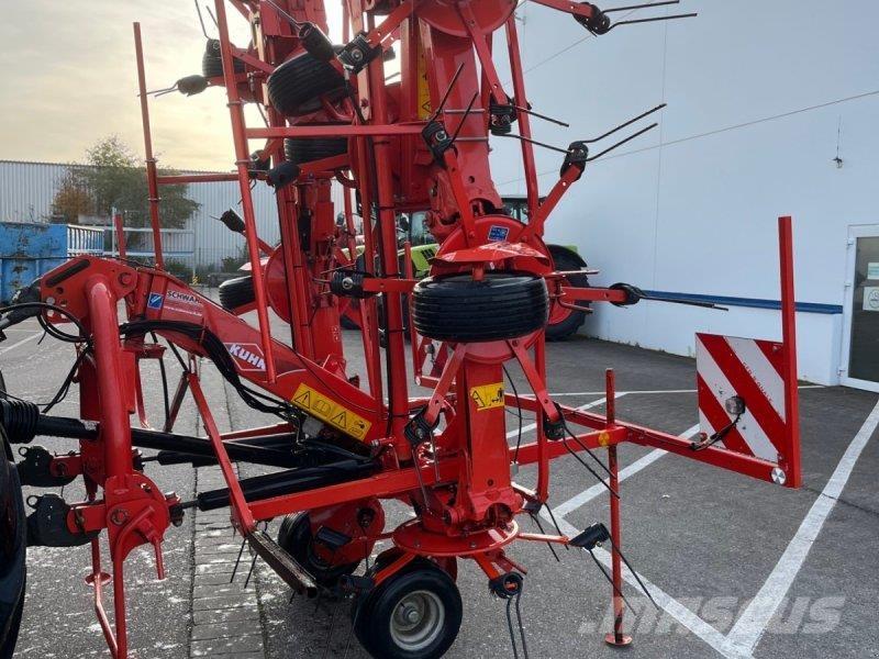 Kuhn GF 8702 Pöyhimet ja haravat