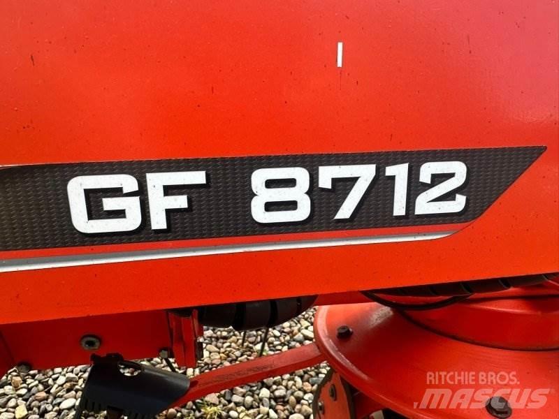 Kuhn GF 8712 Pöyhimet ja haravat
