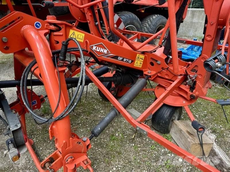 Kuhn GF 8712 Pöyhimet ja haravat