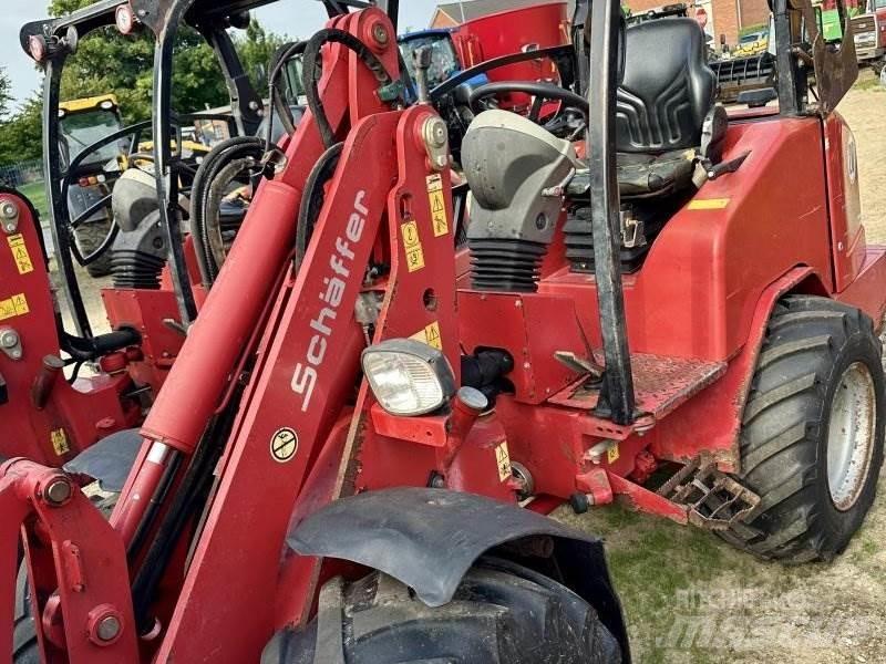 Schäffer 3550 Etukuormaimet ja kaivuulaitteet