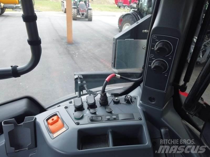Valtra Q305 Traktorit
