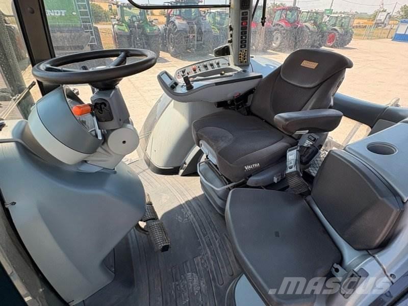 Valtra S274 Traktorit