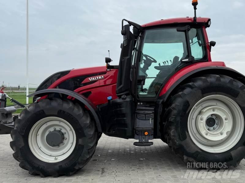Valtra T235A Traktorit