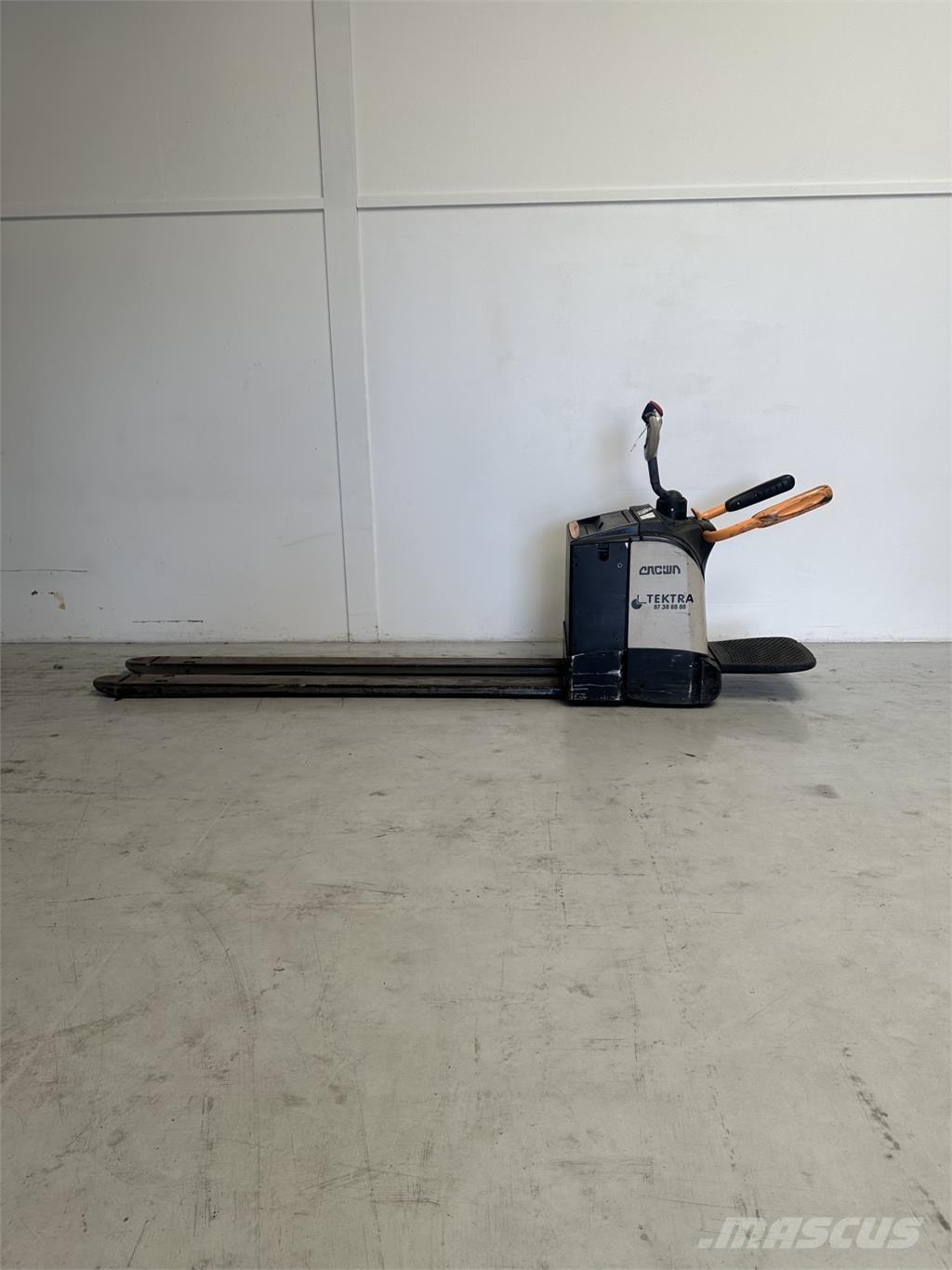 Crown WT3040 Lavansiirtotrukit ajotasolla