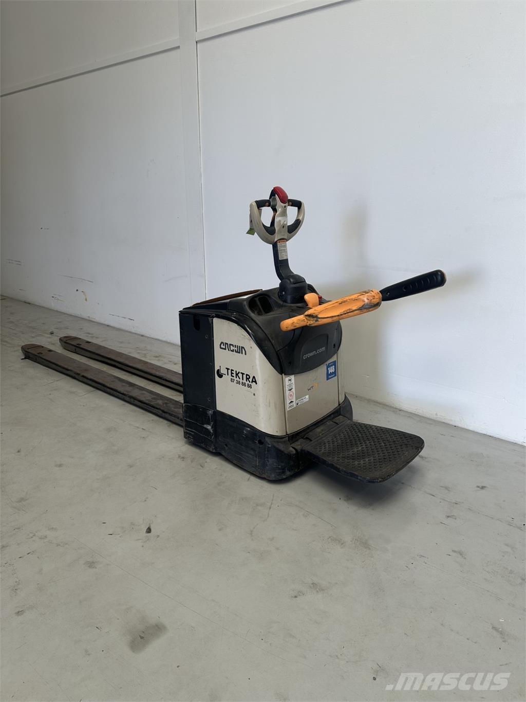Crown WT3040 Lavansiirtotrukit ajotasolla
