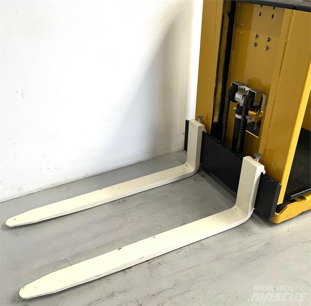 Hyster K1.0L Välitasokeräilytrukit