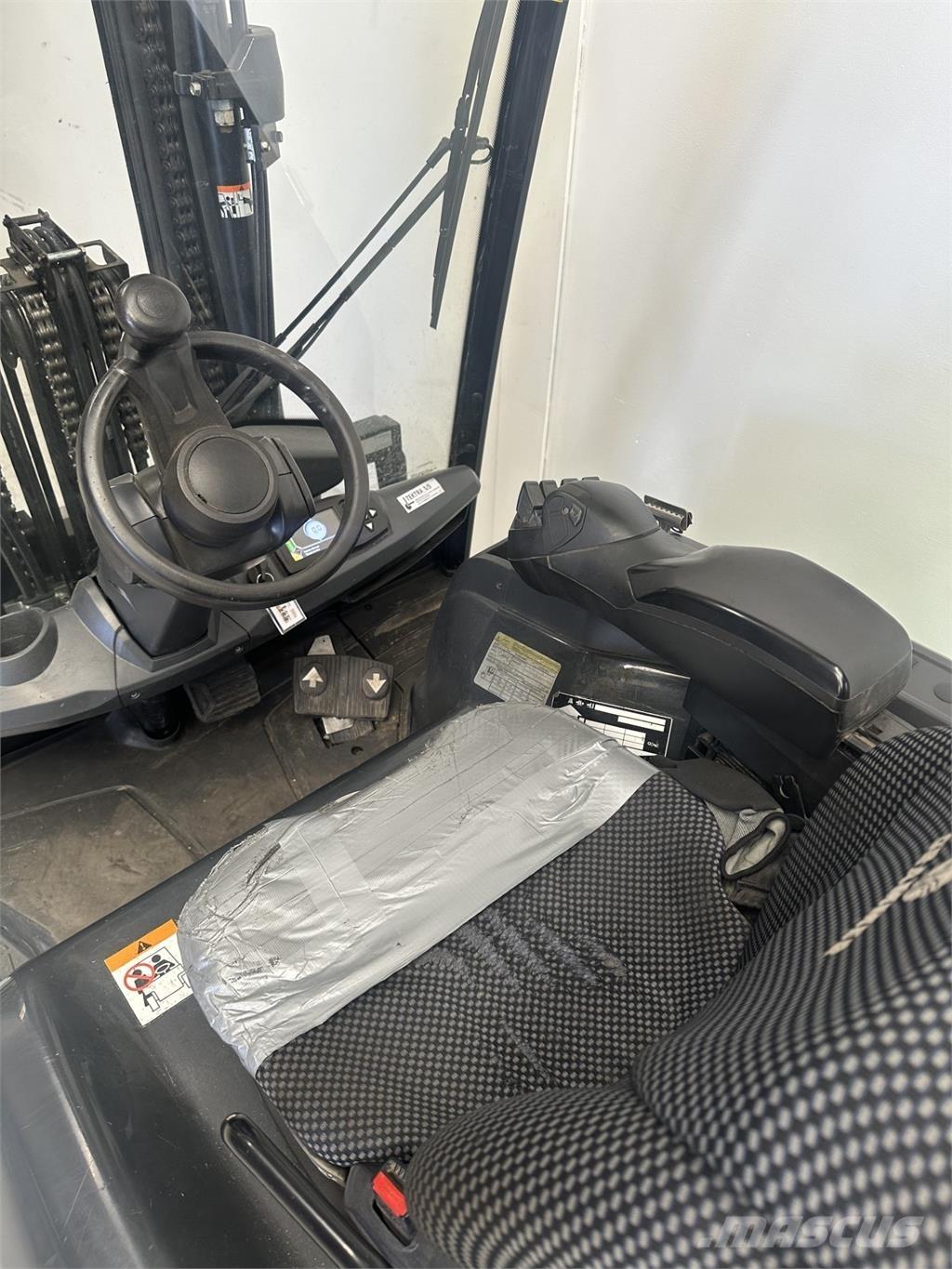 Mitsubishi FB35N Sähkötrukit