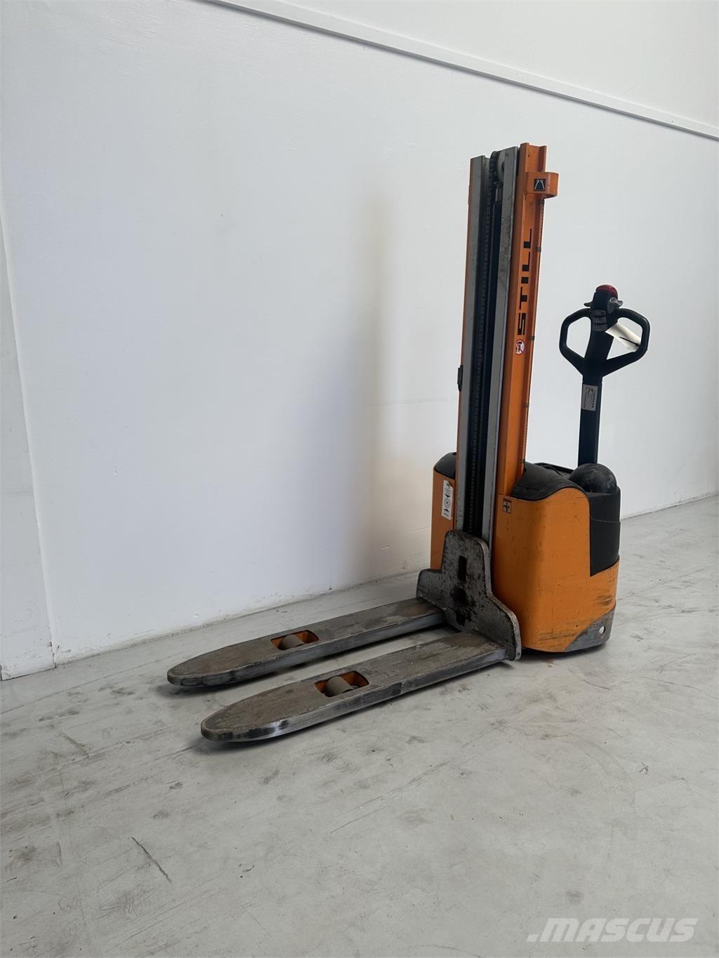 Still EGV 10 Käyden ajettavat pinoamistrukit