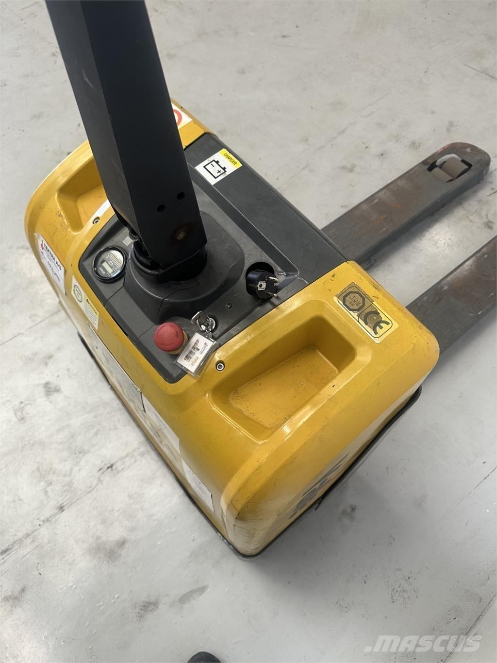 Yale MPC14 - 520 Lavansiirtotrukit
