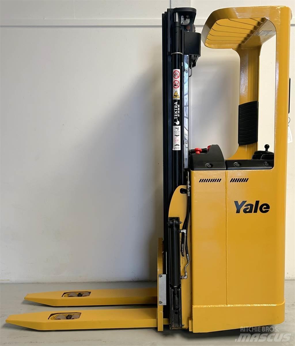 Yale SMS12S Ajettavat pinoamisvaunut