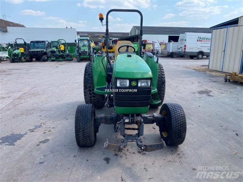 John Deere 4710 Traktorit