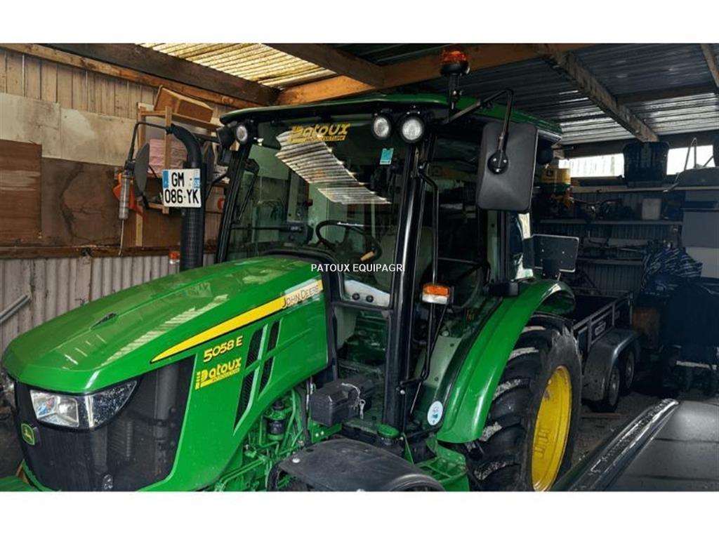John Deere 5058E Traktorit