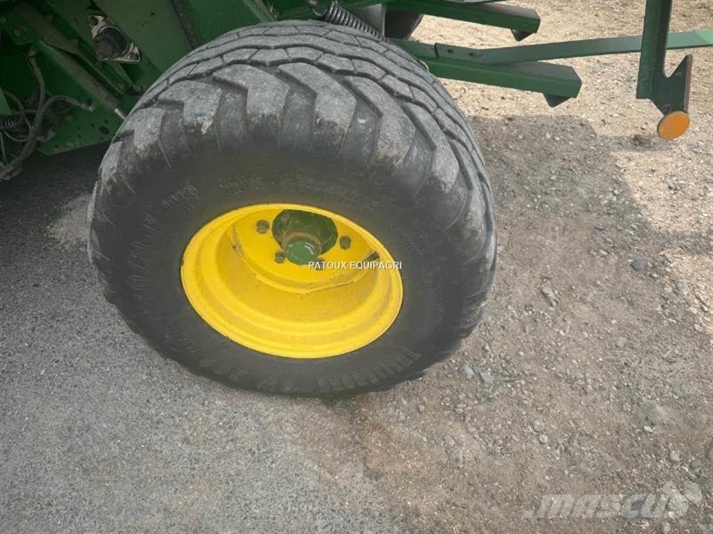 John Deere 864 Pyöröpaalaimet