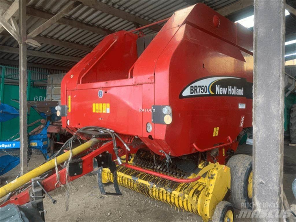 New Holland BR750 Pyöröpaalaimet