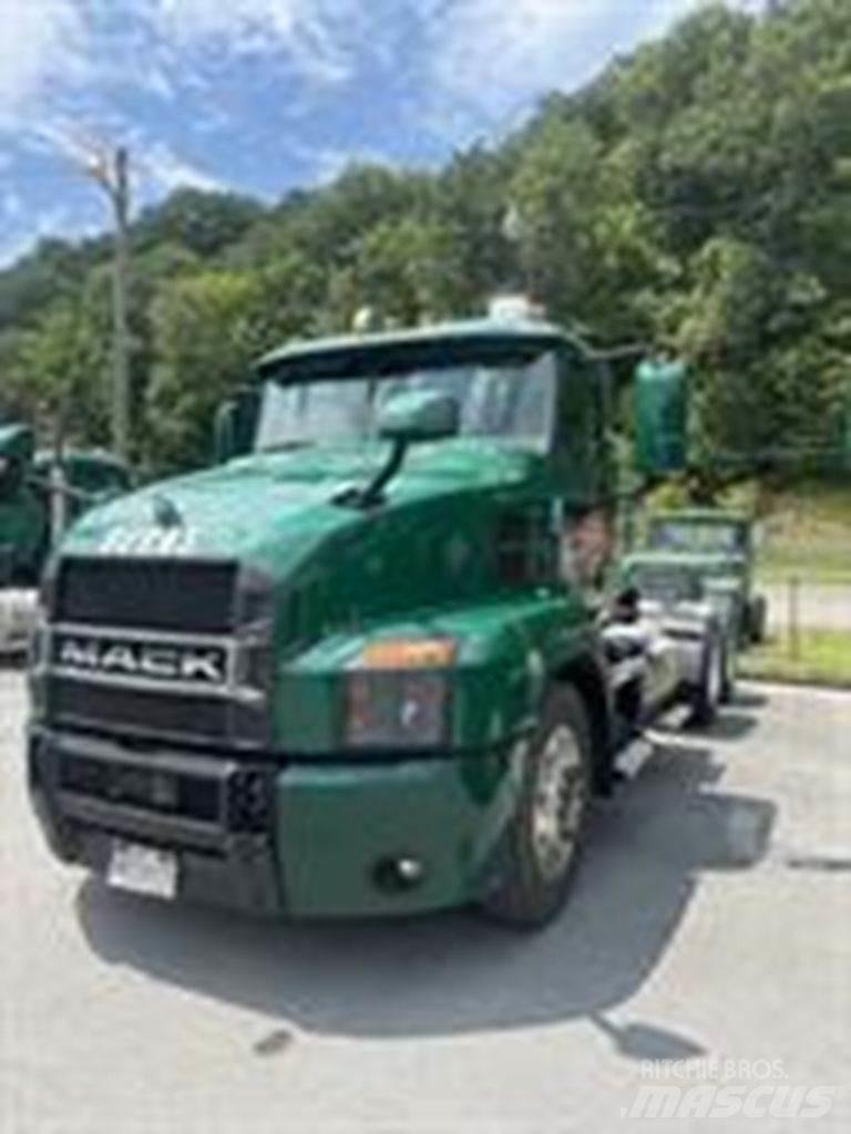 Mack AN64T Vetopöytäautot