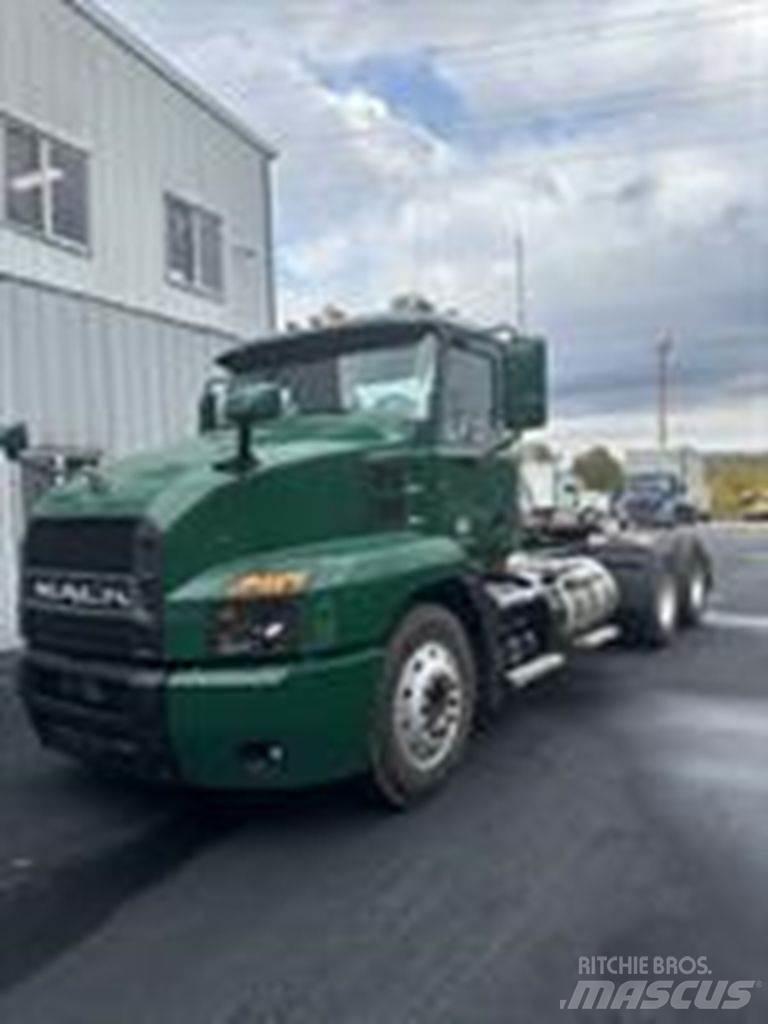 Mack AN64T Vetopöytäautot