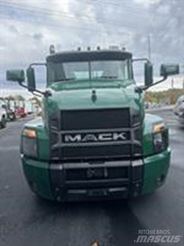 Mack AN64T Vetopöytäautot