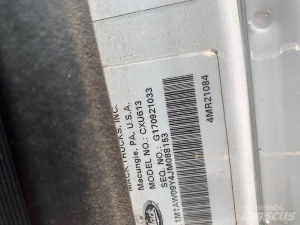 Mack CXU613 Vetopöytäautot