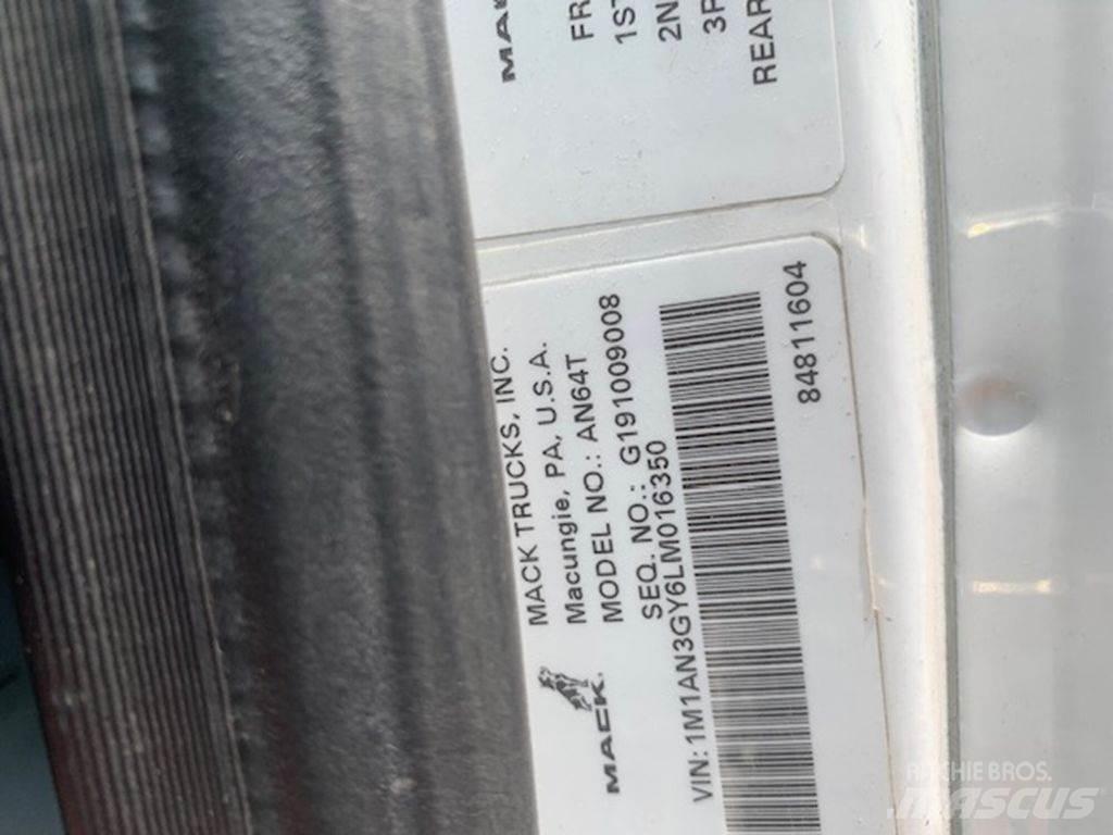 Mack CXU613 Vetopöytäautot