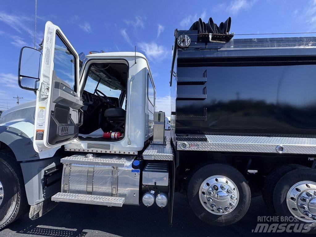 Mack GR64F Sora- ja kippiautot