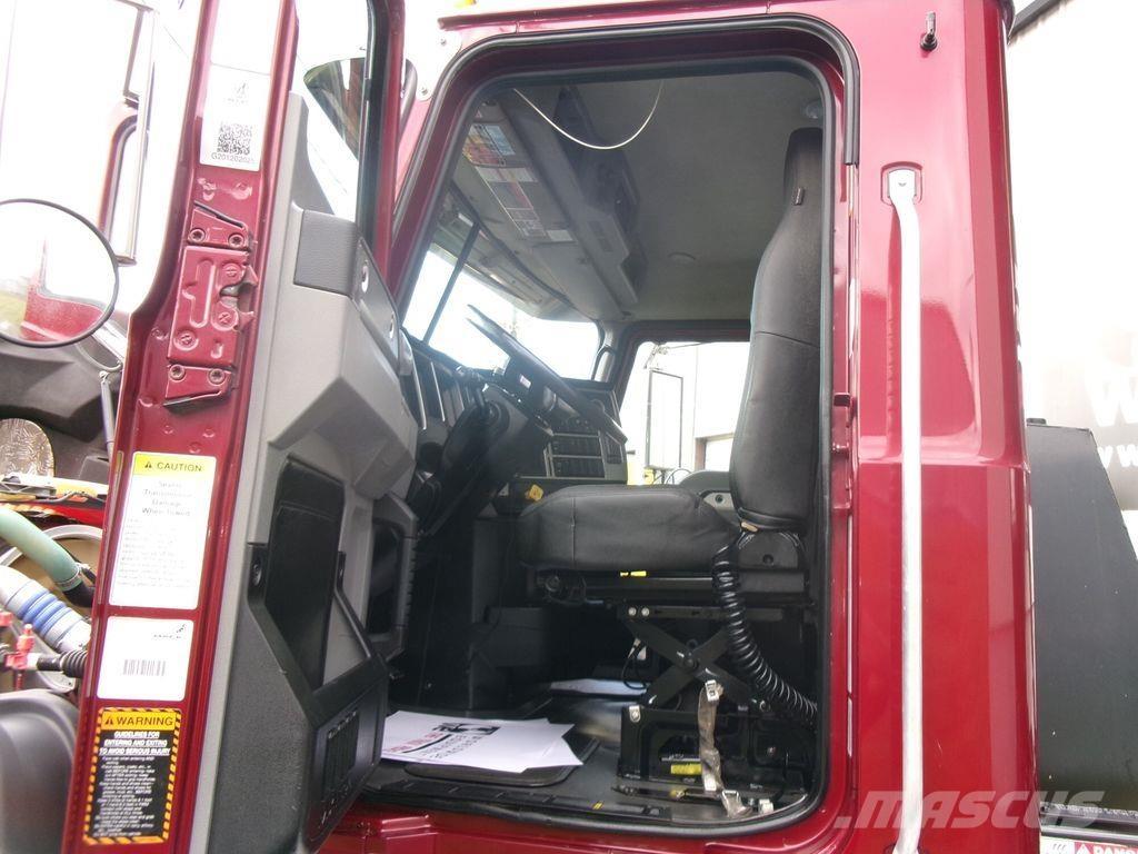 Mack GR64F Sora- ja kippiautot