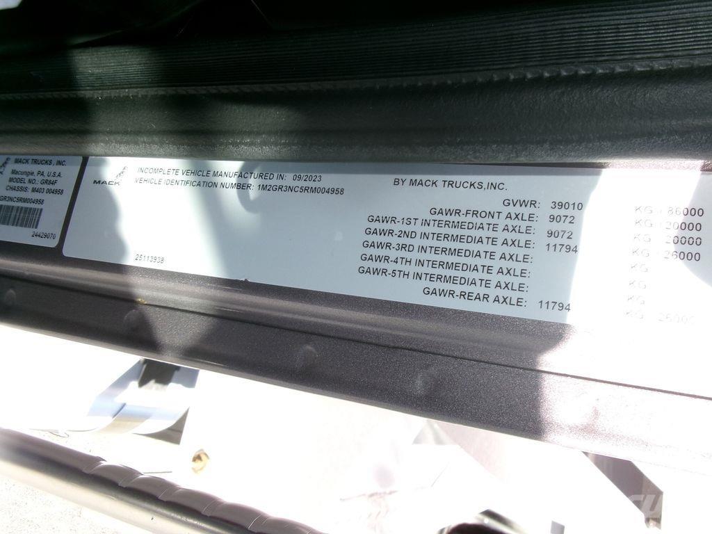 Mack GR64FR Sora- ja kippiautot