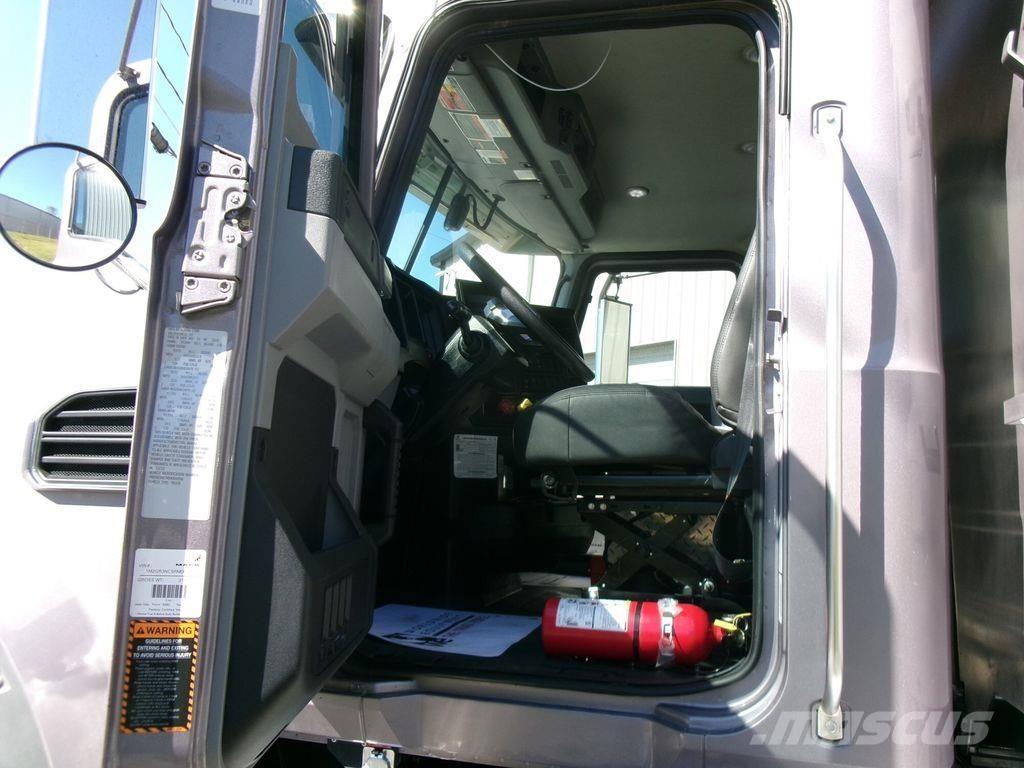 Mack GR64FR Sora- ja kippiautot