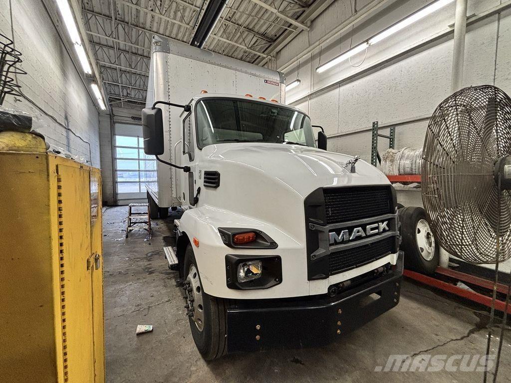 Mack MD6 Umpikorikuorma-autot