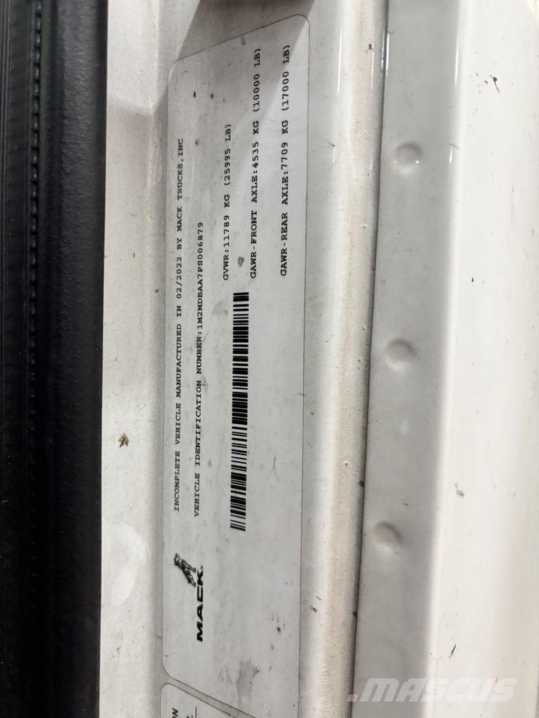 Mack MD6 Umpikorikuorma-autot