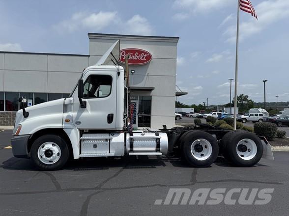 Freightliner CASCADIA 113 Vetopöytäautot
