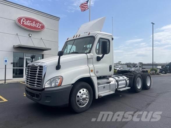 Freightliner CASCADIA 116 Vetopöytäautot