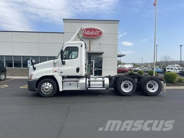 Freightliner CASCADIA 116 Vetopöytäautot