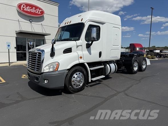Freightliner CASCADIA 116 Vetopöytäautot