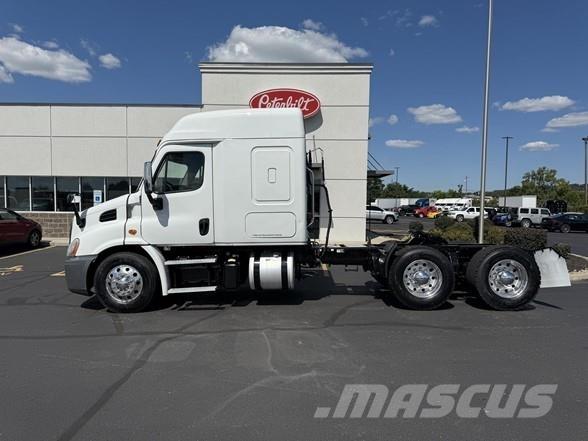 Freightliner CASCADIA 116 Vetopöytäautot