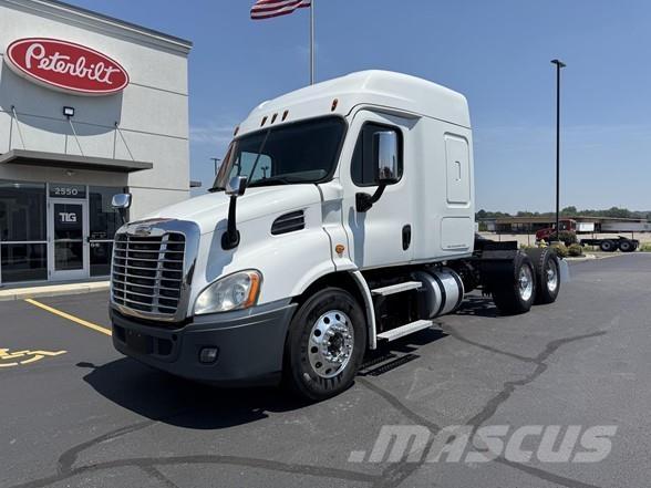 Freightliner CASCADIA 116 Vetopöytäautot