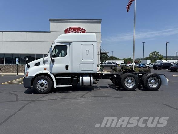Freightliner CASCADIA 116 Vetopöytäautot