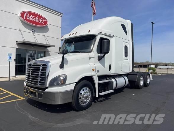 Freightliner CASCADIA 116 Vetopöytäautot